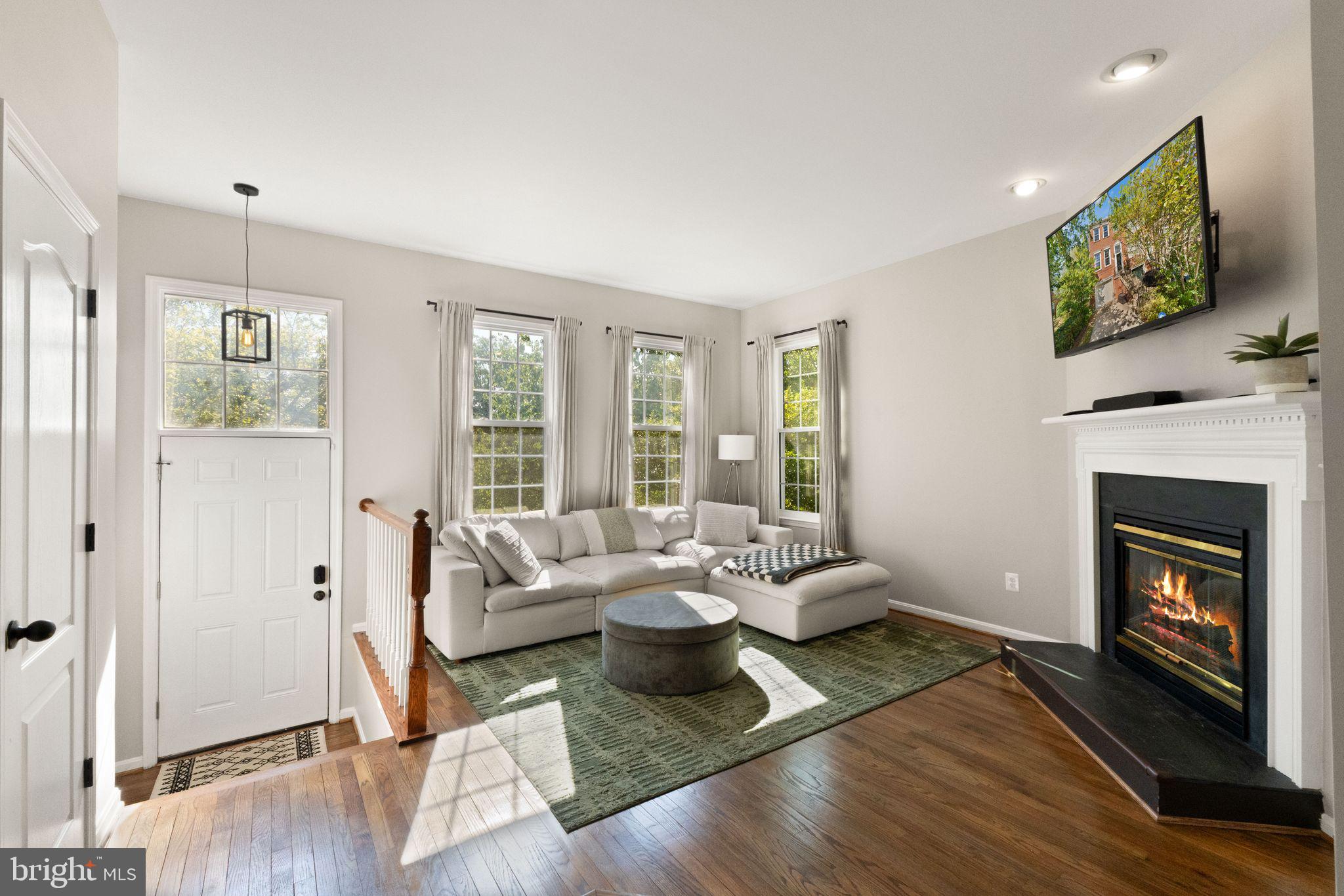 12001 Edgemere Circle Reston, VA 20190 - Photo 4 of 45