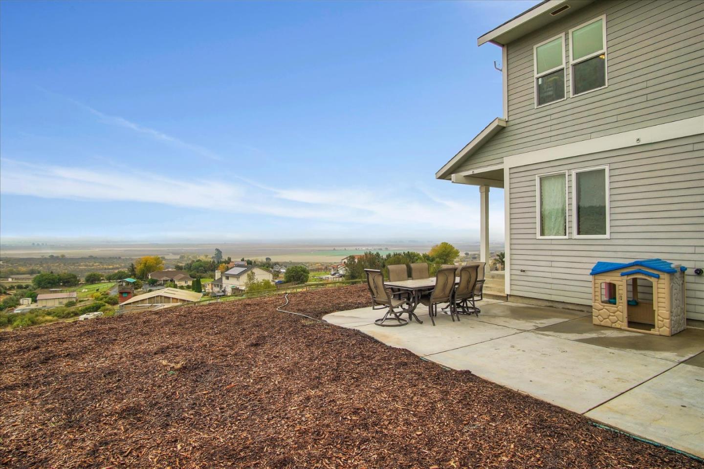 35635 Eagle Ridge Soledad, CA 93960 - Photo 12 of 50 a view of a terrace with chairs