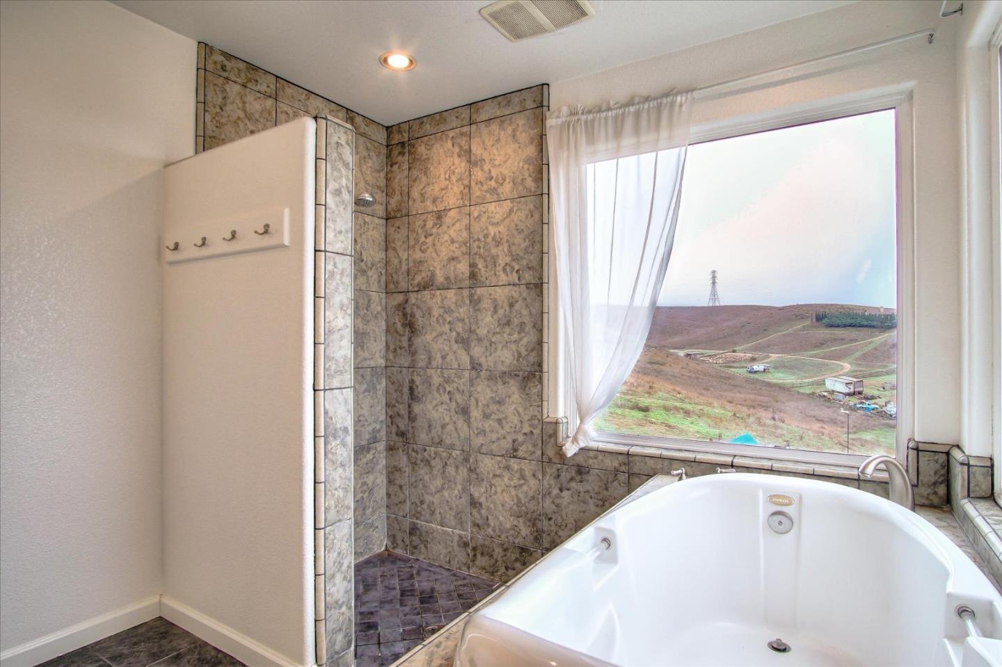35635 Eagle Ridge Soledad, CA 93960 - Photo 22 of 50 a bathroom with a bathtub and a shower