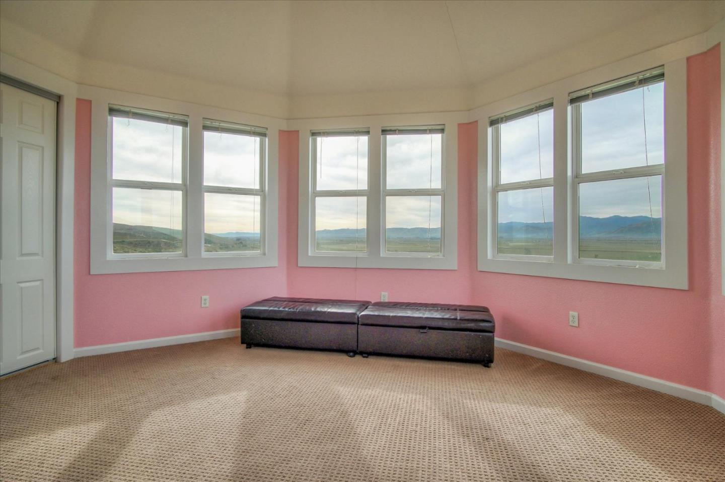 35635 Eagle Ridge Soledad, CA 93960 - Photo 26 of 50 a living room with furniture and a window