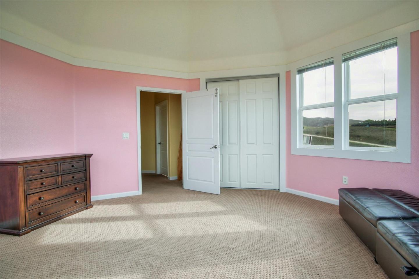 35635 Eagle Ridge Soledad, CA 93960 - Photo 29 of 50 an empty room with windows and closet