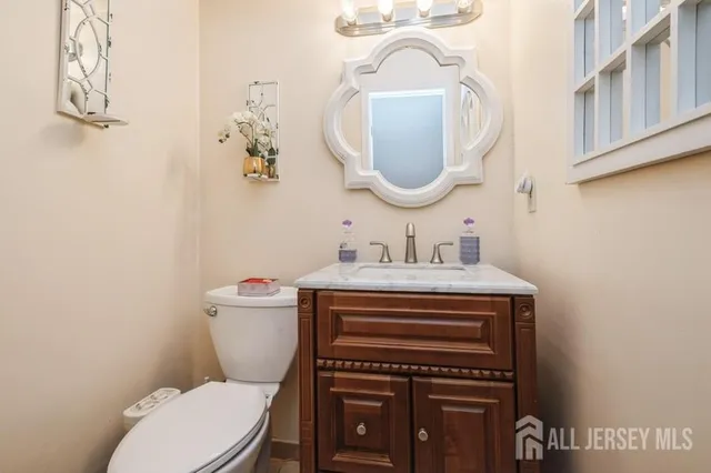 $586,000 | 56 Dortmunder Drive, Manalapan, NJ 07726