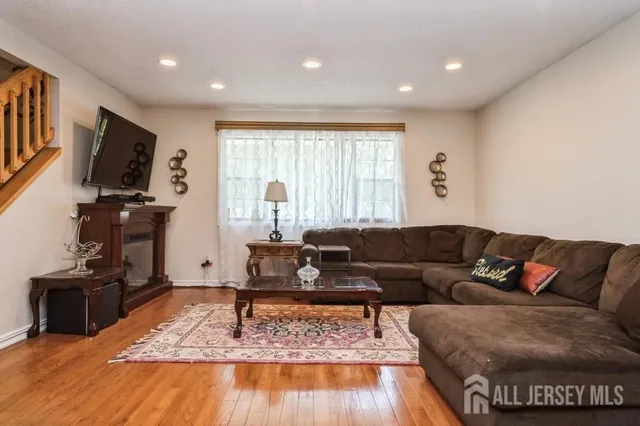 $586,000 | 56 Dortmunder Drive, Manalapan, NJ 07726