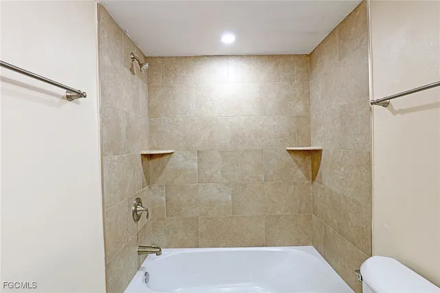 $1,200 | 5331 Summerlin Road, Unit 3114, Fort Myers, FL 33919