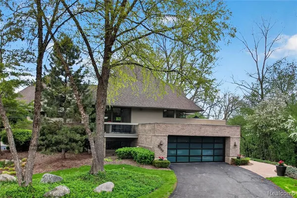 $998,000 | 5044 Christy Court, Troy, MI 48098
