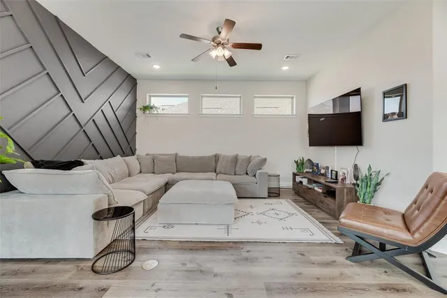 $450,000 | 912 Lamp Post Lane, Argyle, TX 76226