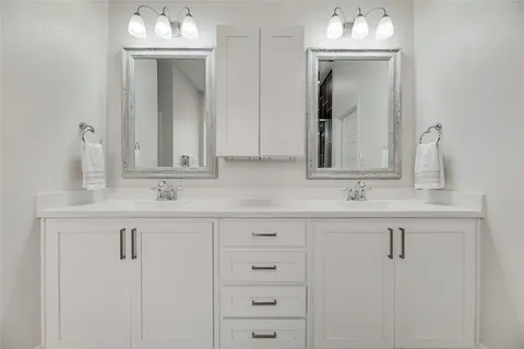 $450,000 | 912 Lamp Post Lane, Argyle, TX 76226