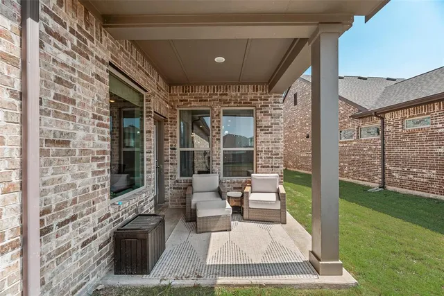 $450,000 | 912 Lamp Post Lane, Argyle, TX 76226