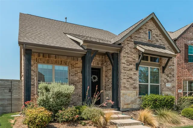 $450,000 | 912 Lamp Post Lane, Argyle, TX 76226
