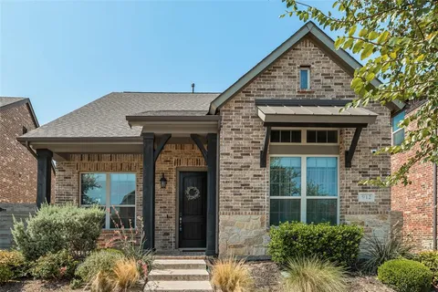 $450,000 | 912 Lamp Post Lane, Argyle, TX 76226