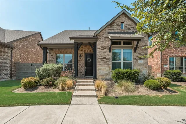 $450,000 | 912 Lamp Post Lane, Argyle, TX 76226