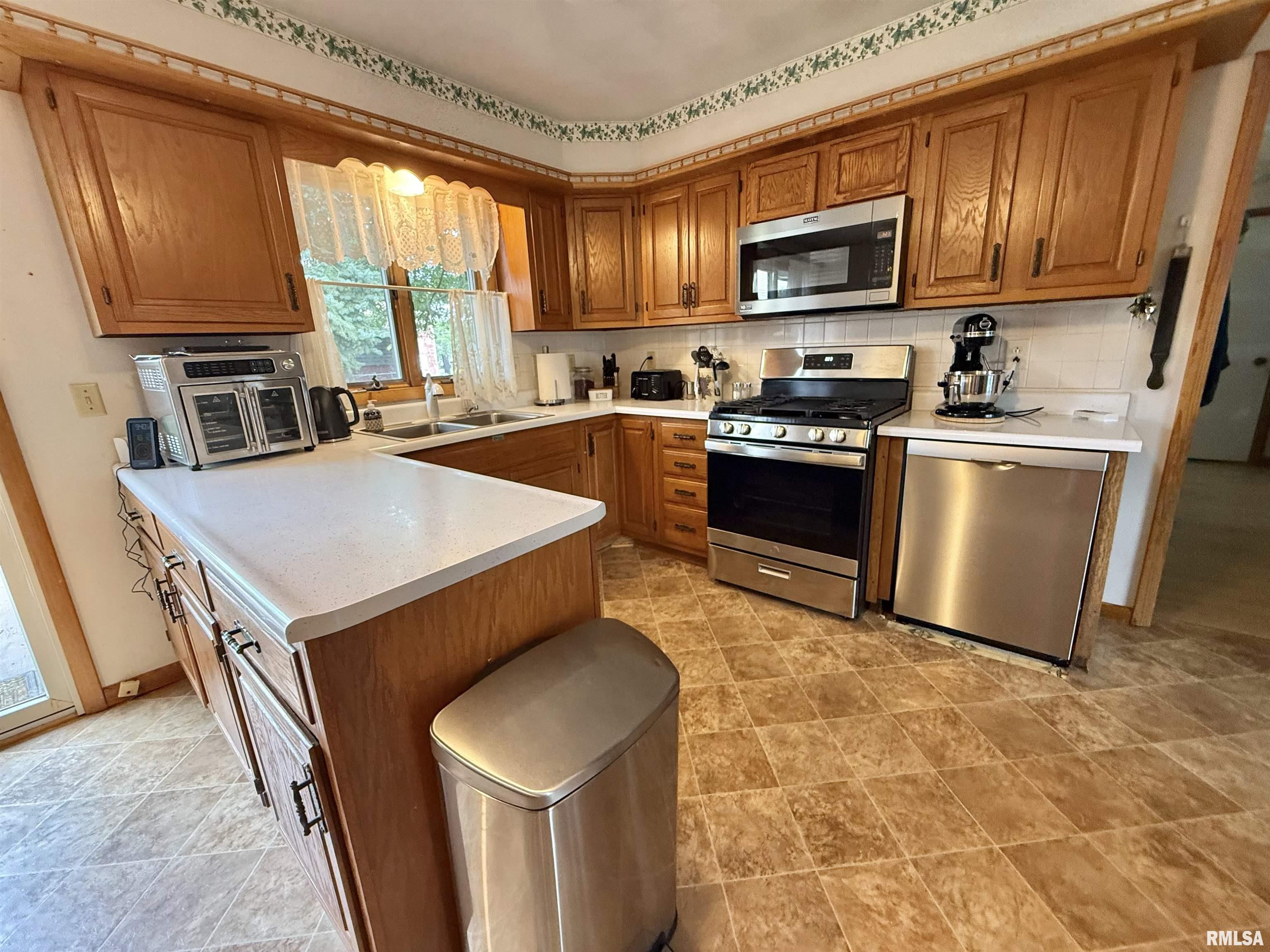 208 South 2nd Street Cuba, IL 61427 - Photo 9 of 29