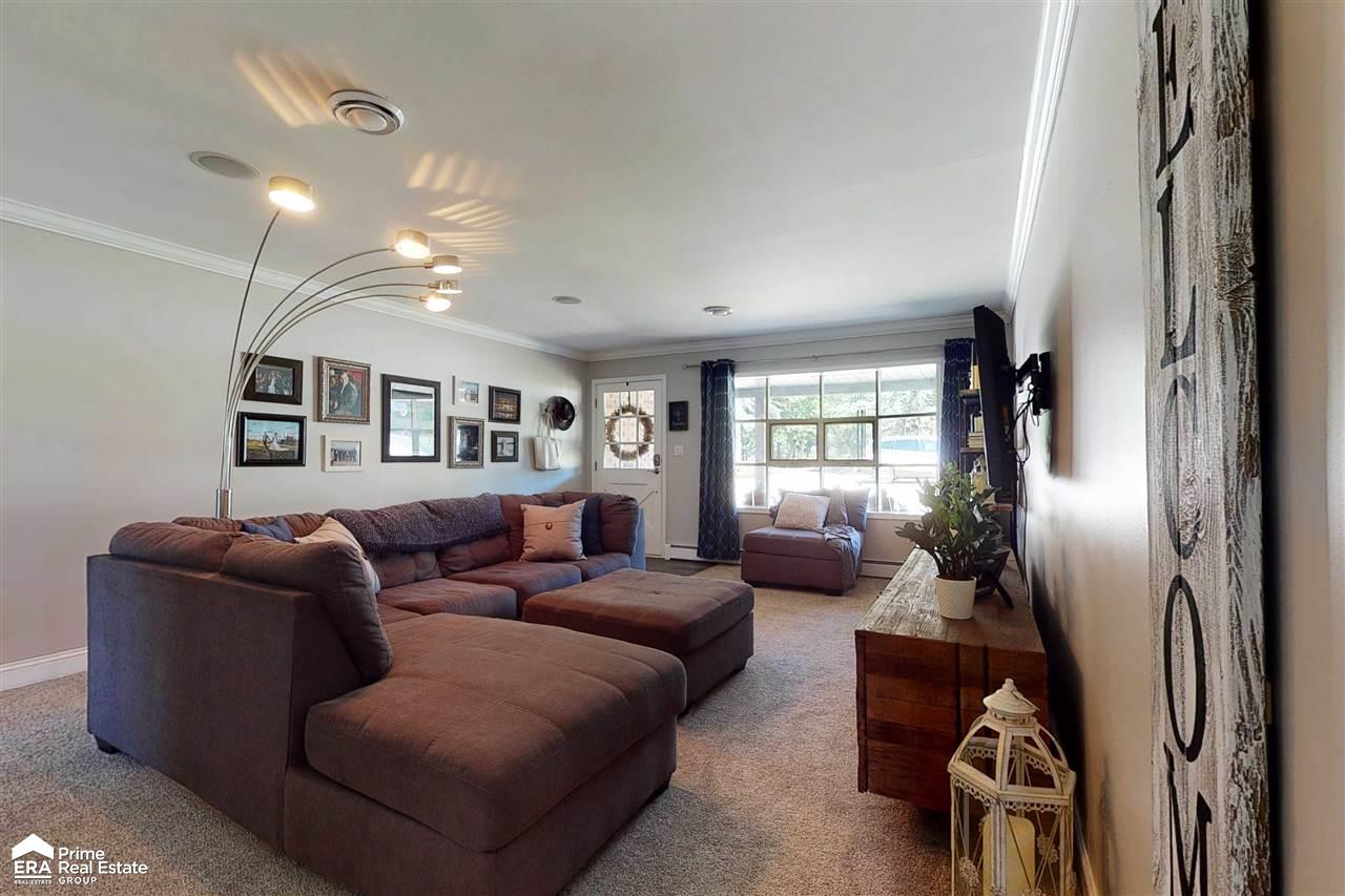 11048 White Lake Road Fenton, MI 48430 - Photo 5 of 79 50021221-4.JPG