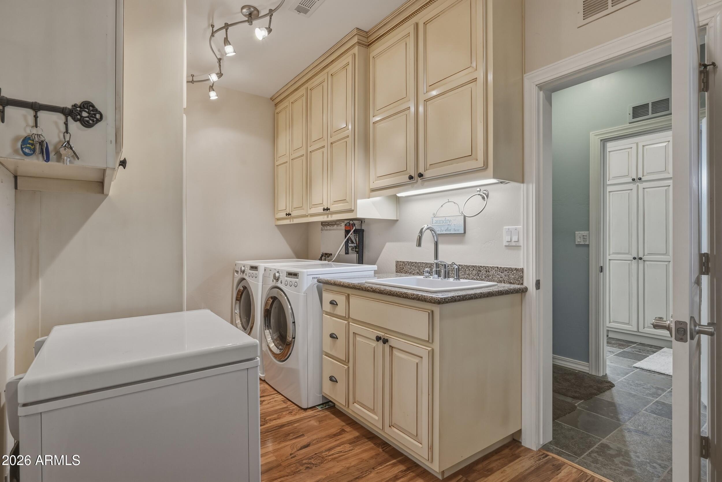 1233 Merzville Road Forest Lakes, AZ 85931 - Photo 28 of 42 Laundry Room
