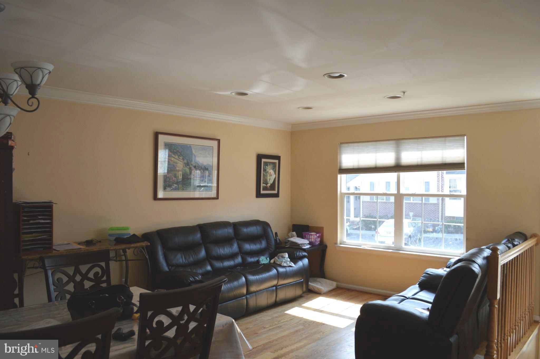 3614 Bancroft Road Baltimore, MD 21215 - Photo 7 of 16 Living Room
