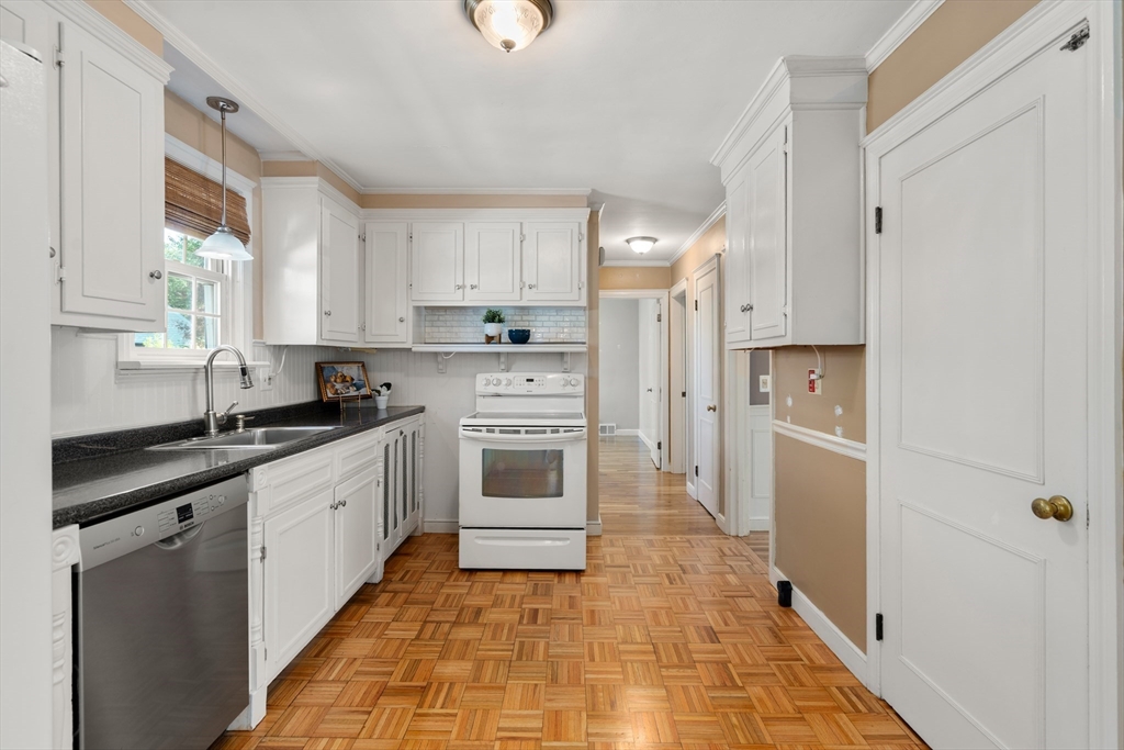 19 Jefferson Road Northborough, MA 01532 - Photo 9 of 32
