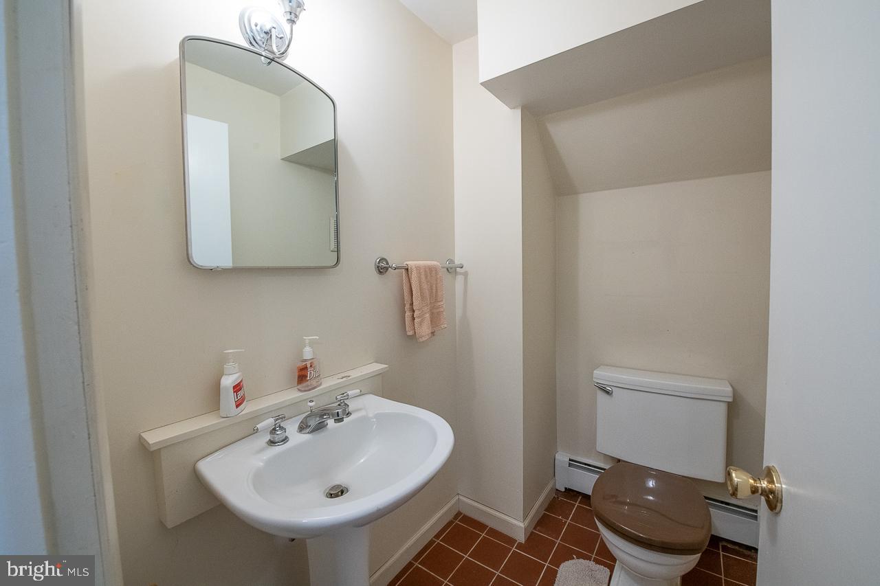 185 Woodstock Road Villanova, PA 19085 - Photo 15 of 30 Powder Room