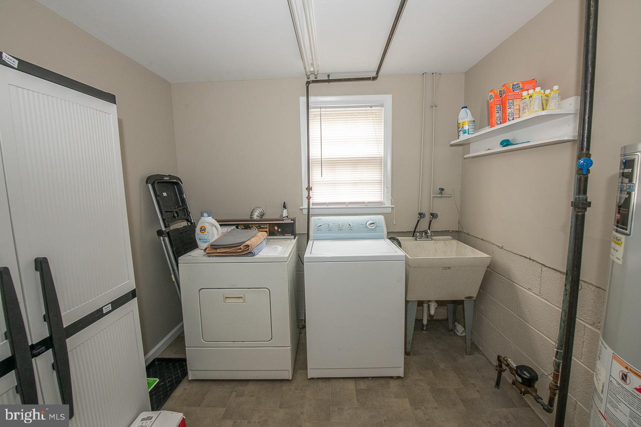 185 Woodstock Road Villanova, PA 19085 - Photo 16 of 30 Laundry room