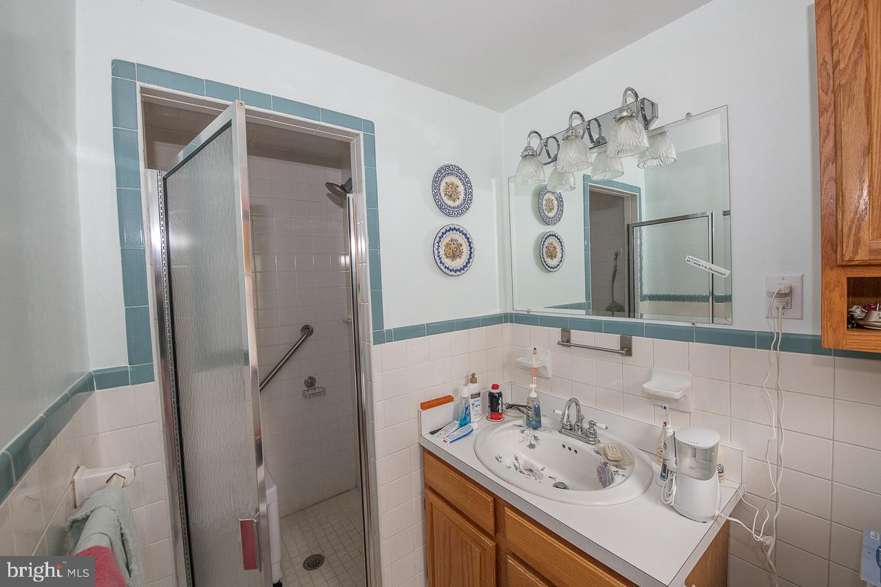 185 Woodstock Road Villanova, PA 19085 - Photo 18 of 30 Off main bedroom