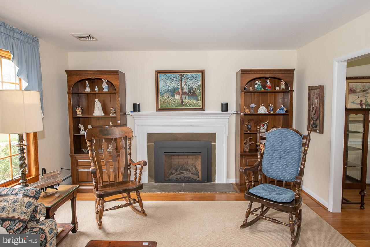 185 Woodstock Road Villanova, PA 19085 - Photo 5 of 30 Living Room w gas fireplace