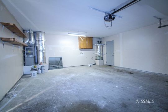 649 Regency Court Ridgecrest, CA 93555 - Photo 30 of 31 a view of empty room with windows