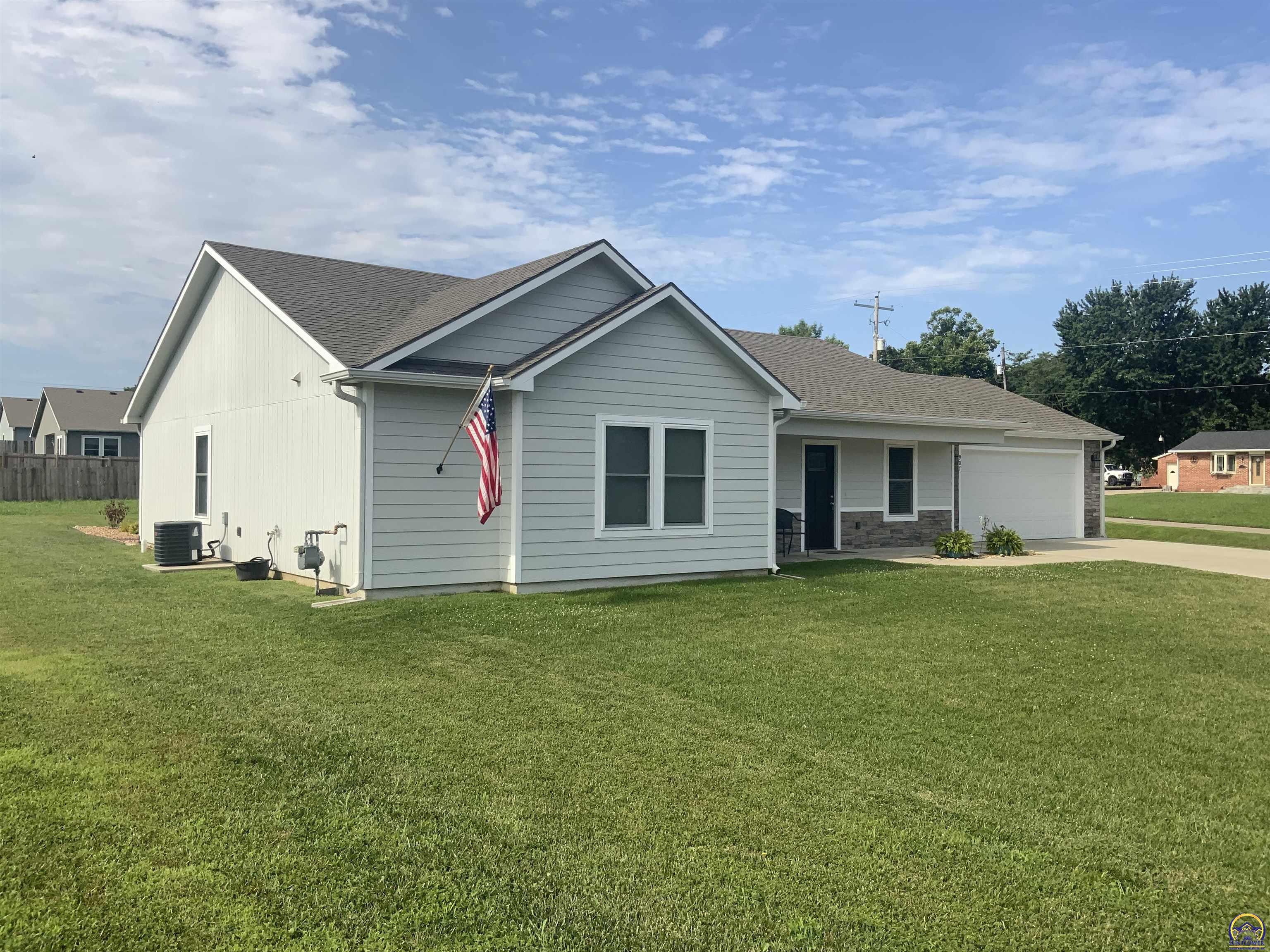 907 16th Street Valley Falls, KS 66088 - Photo 3 of 16