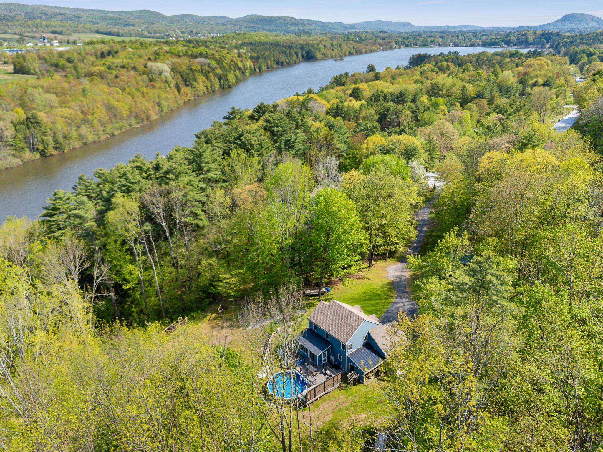 49 Edgewater Terrace Milton, VT 05468 - Photo 6 of 60