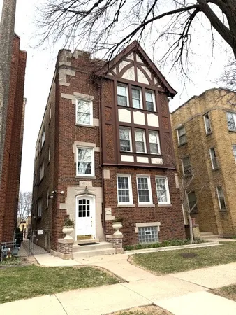 $2,250 | 4820 Elm Street, Unit 3, Skokie, IL 60077