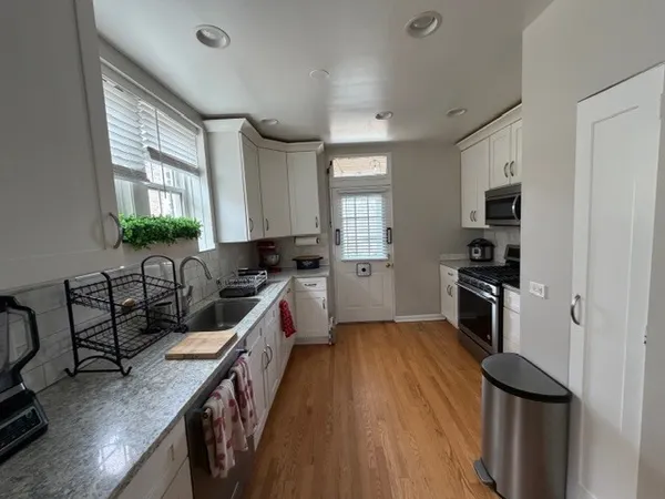 $2,250 | 4820 Elm Street, Unit 3, Skokie, IL 60077