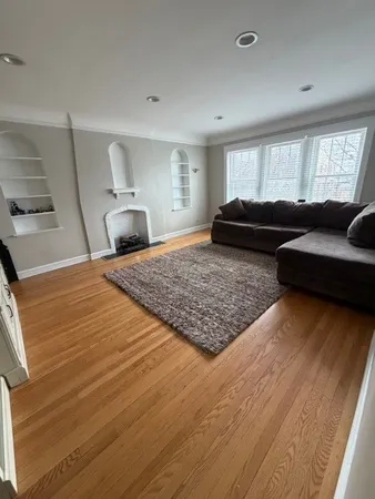 $2,250 | 4820 Elm Street, Unit 3, Skokie, IL 60077