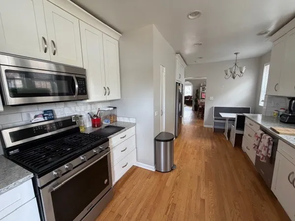 $2,250 | 4820 Elm Street, Unit 3, Skokie, IL 60077