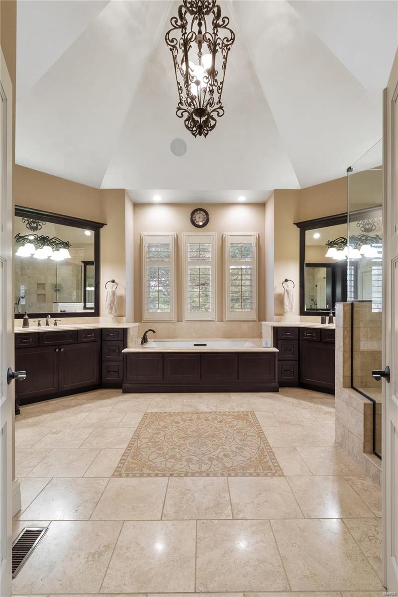2814 North Geyer Road Frontenac, MO 63131 - Photo 18 of 42 Gallery Image 18