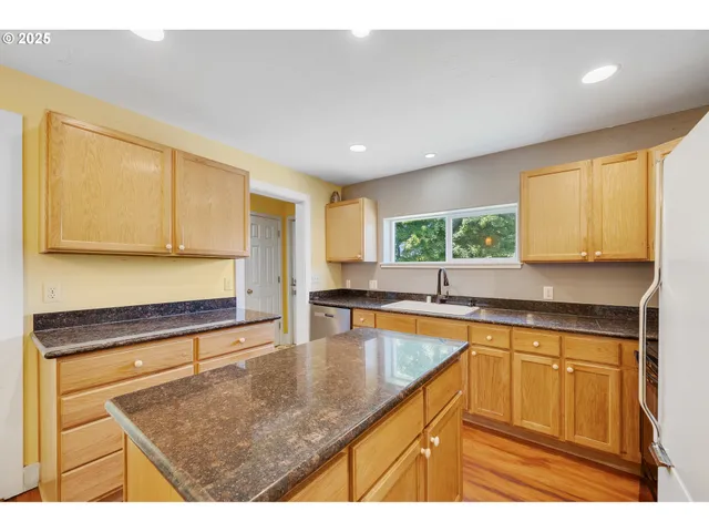 $429,500 | 1209 6th Street, Tillamook, OR 97141