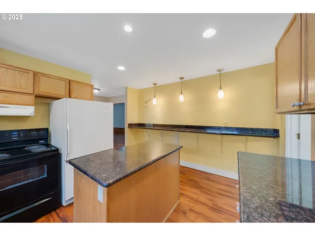 $429,500 | 1209 6th Street, Tillamook, OR 97141