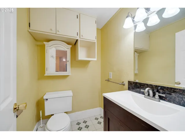 $429,500 | 1209 6th Street, Tillamook, OR 97141