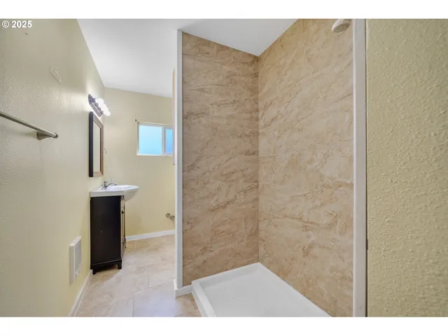 $429,500 | 1209 6th Street, Tillamook, OR 97141