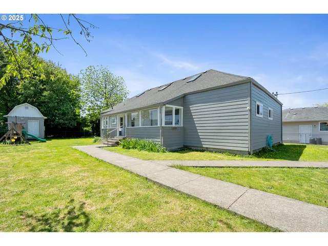 $429,500 | 1209 6th Street, Tillamook, OR 97141