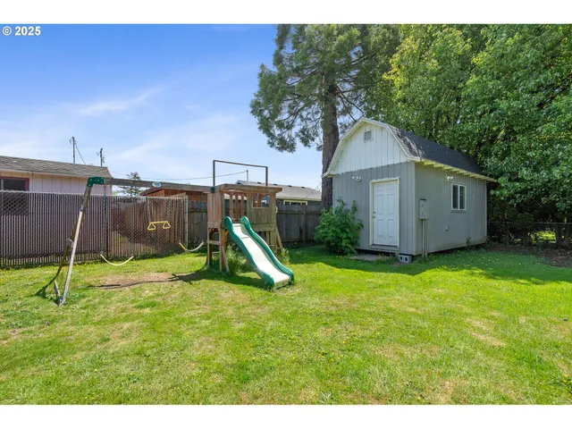 $429,500 | 1209 6th Street, Tillamook, OR 97141