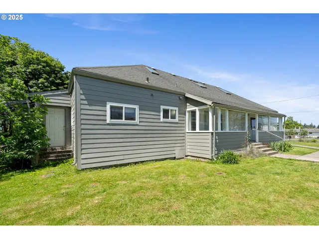 $429,500 | 1209 6th Street, Tillamook, OR 97141