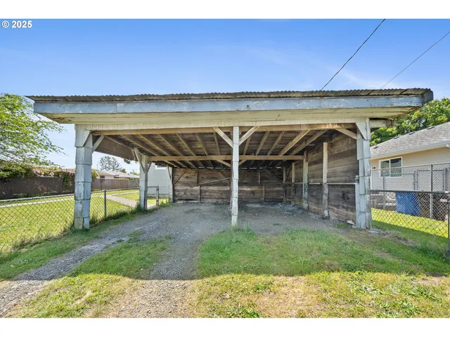 $429,500 | 1209 6th Street, Tillamook, OR 97141