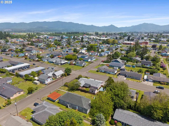 $429,500 | 1209 6th Street, Tillamook, OR 97141