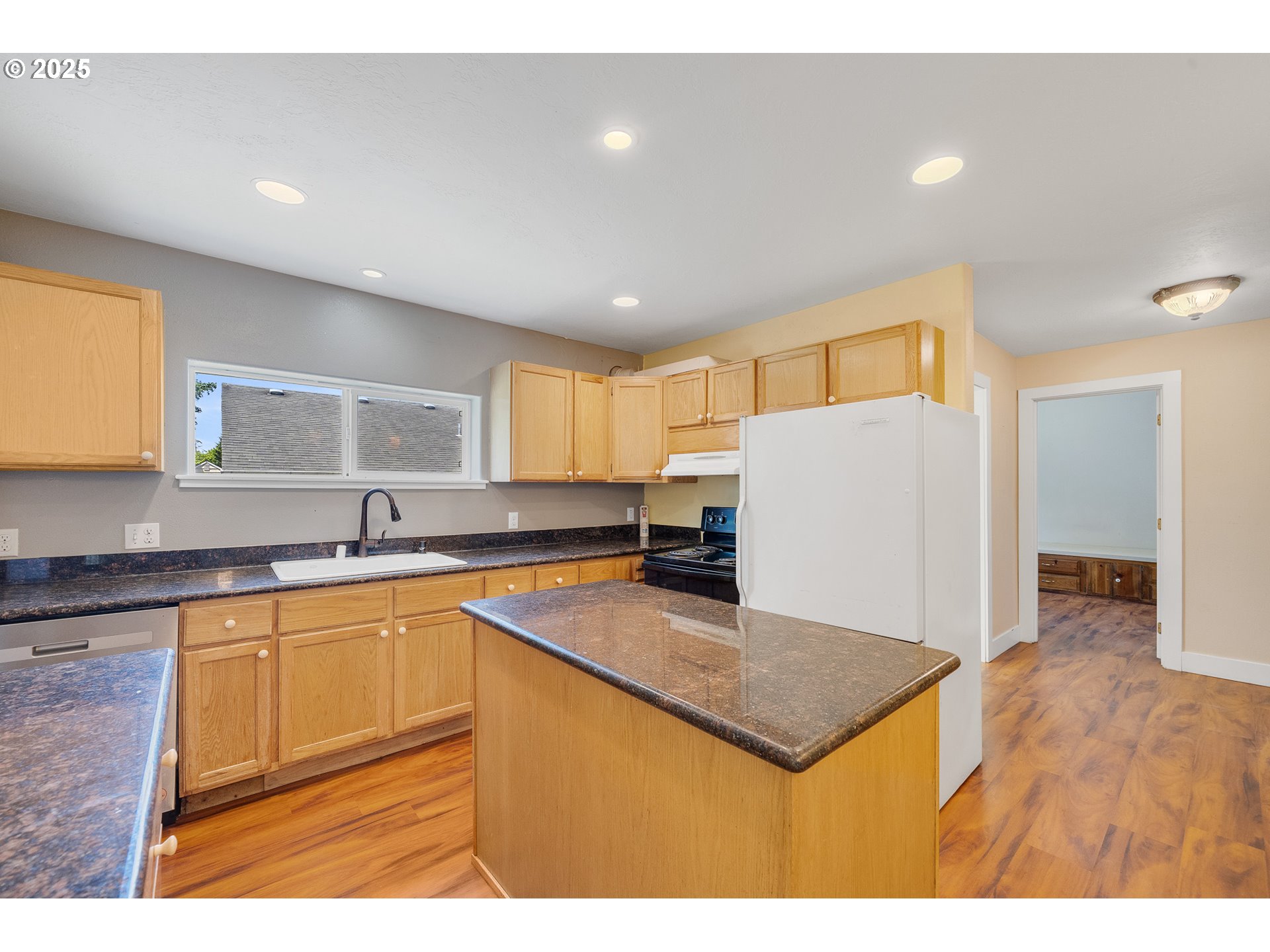 1209 6th Street Tillamook, OR 97141 - Photo 10 of 36