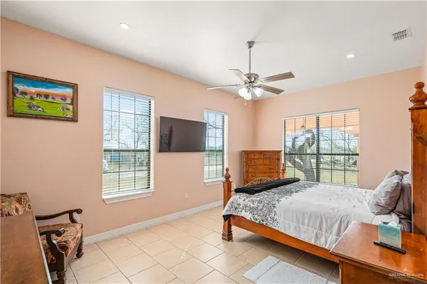 $1,800,000 | 38713 North Fm 681, Linn, TX 78563