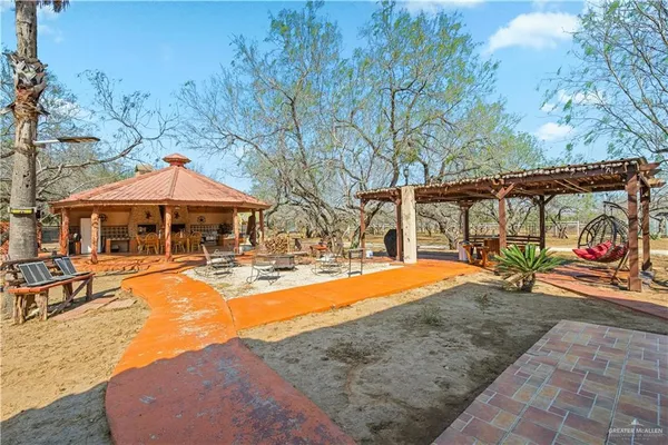 $1,800,000 | 38713 North Fm 681, Linn, TX 78563