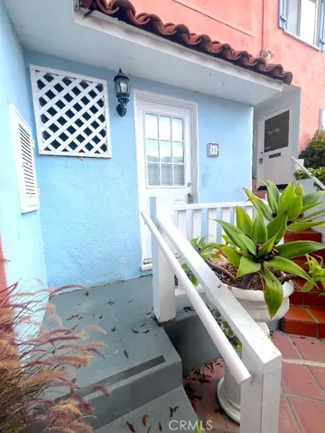 a view of empty room with front door