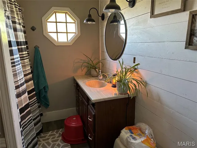 $85,000 | 385 Bryden Avenue, Vergennes, IL 62994