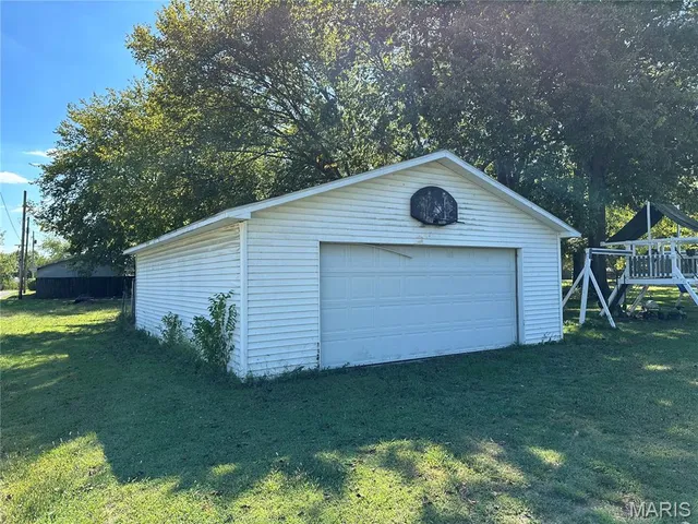 $85,000 | 385 Bryden Avenue, Vergennes, IL 62994