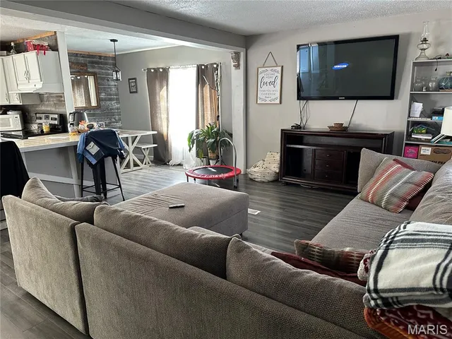 $85,000 | 385 Bryden Avenue, Vergennes, IL 62994