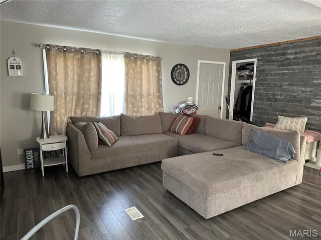 $85,000 | 385 Bryden Avenue, Vergennes, IL 62994