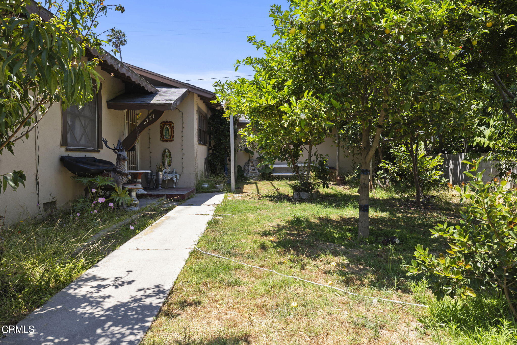 4829 Saviers Road Oxnard, CA 93033 - Photo 4 of 31 a backyard of a house